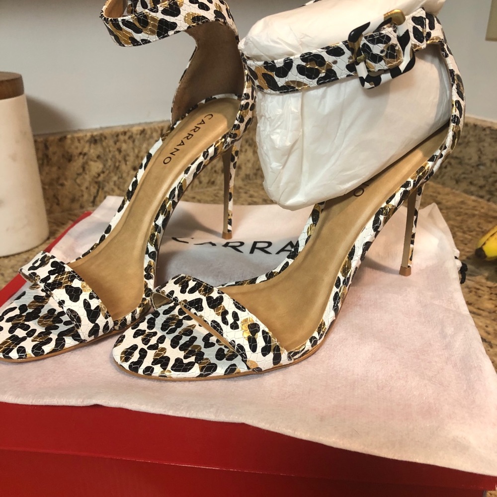 NIB Carrano Leopard heels